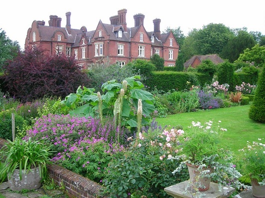 doddington_place_gardens.jpg