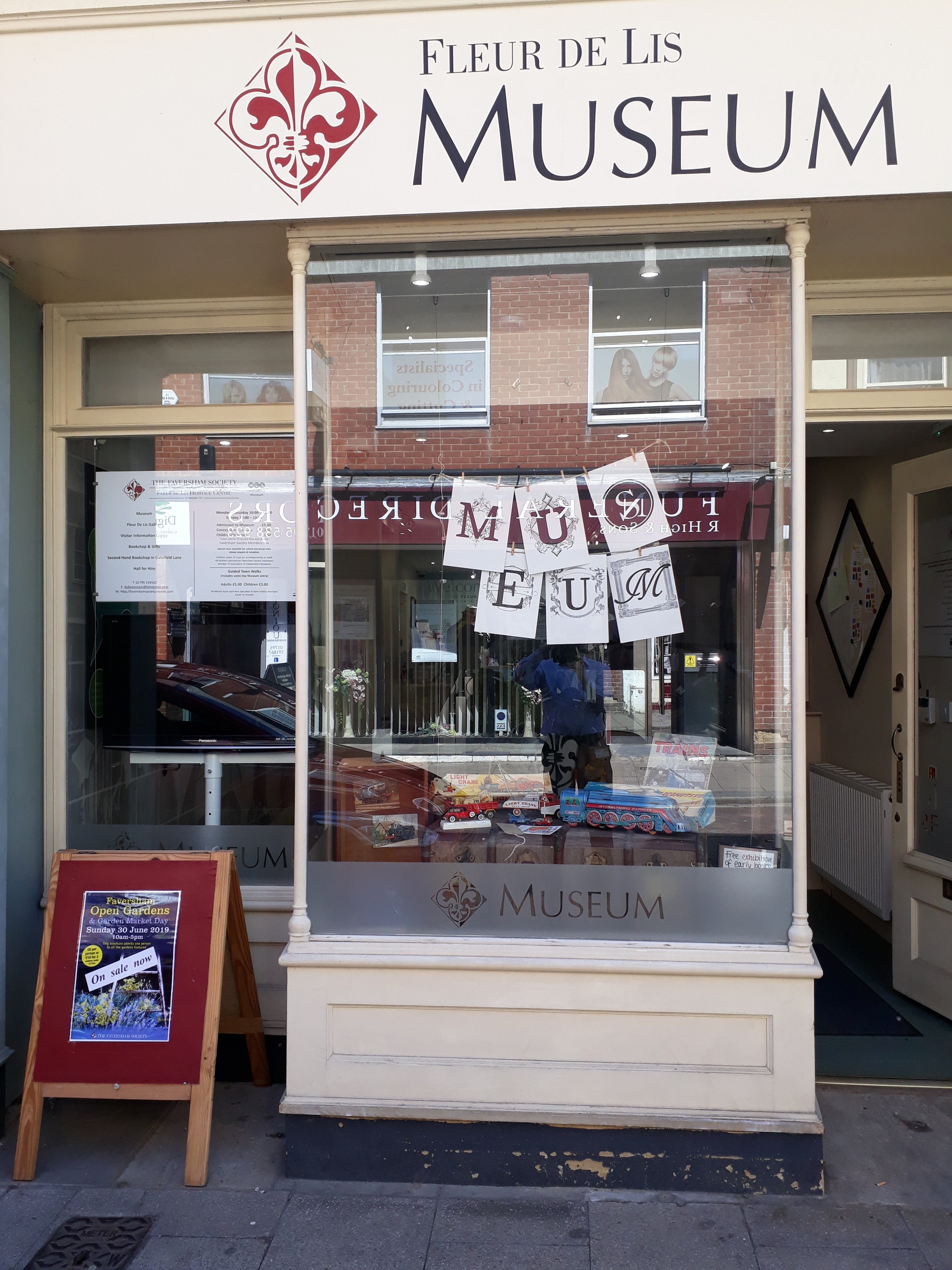 Fleur de Lis Museum Picture.jpg